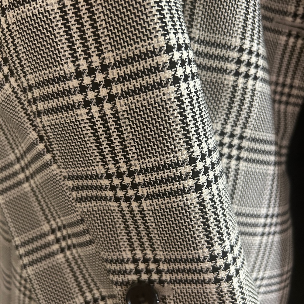 H&M BLACK & WHITE PLAID OVERSIZED BLAZER!! - Picture 3 of 5